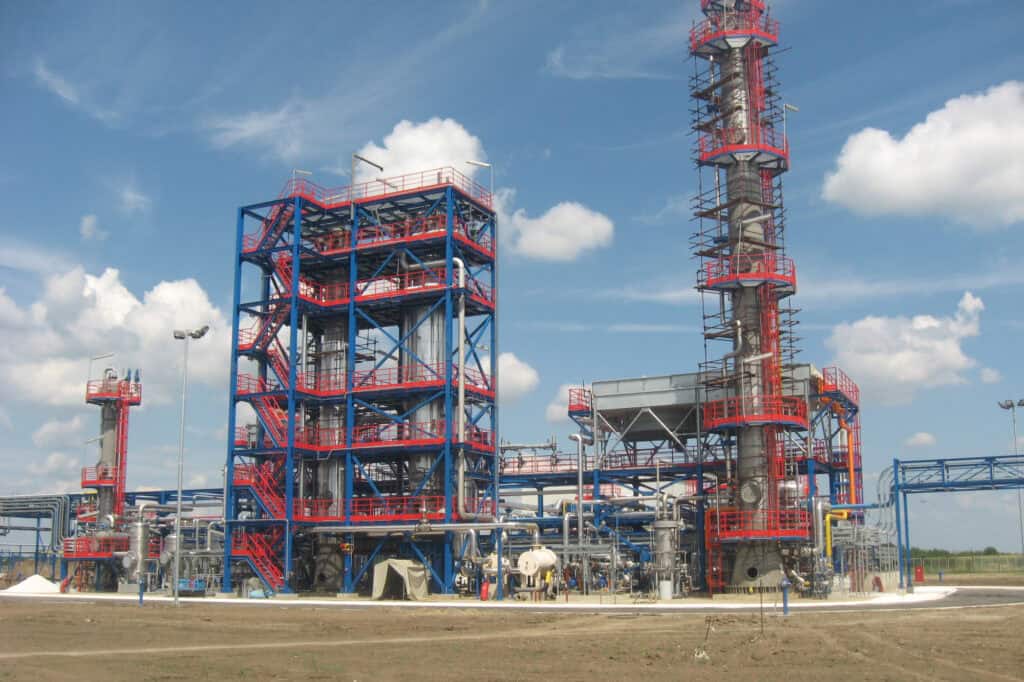 End-to-end delivery of amine unit for CO2 removal from natural gas stream