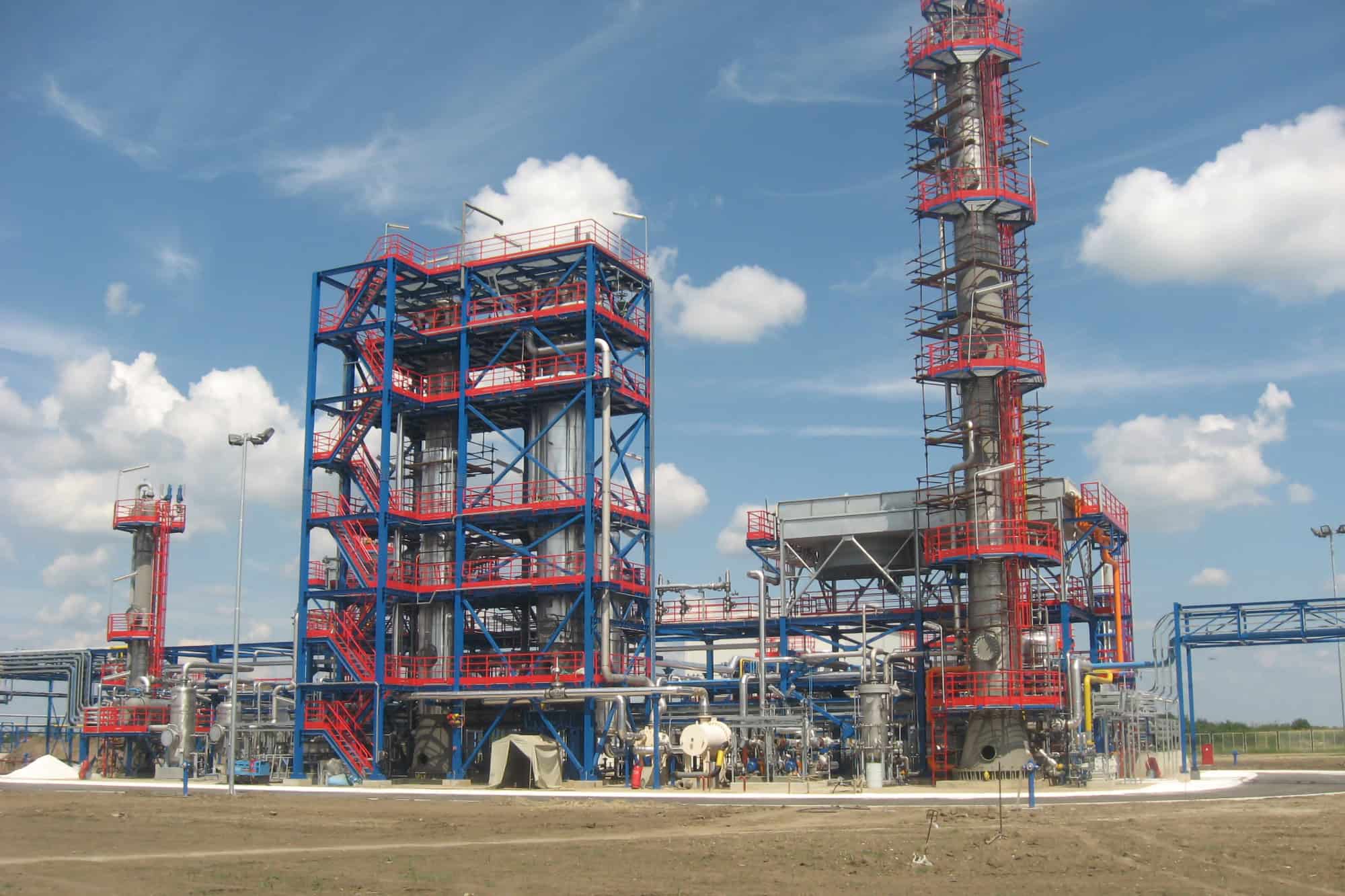 End-to-end delivery of amine unit for CO2 removal from natural gas stream