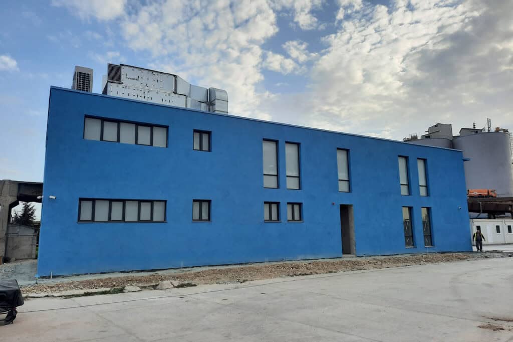 Turnkey employee facility: loker and infrastructure